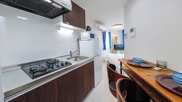 Fridge, microwave, stovetop, cookware/dishes/utensils