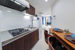 Fridge, microwave, stovetop, cookware/dishes/utensils