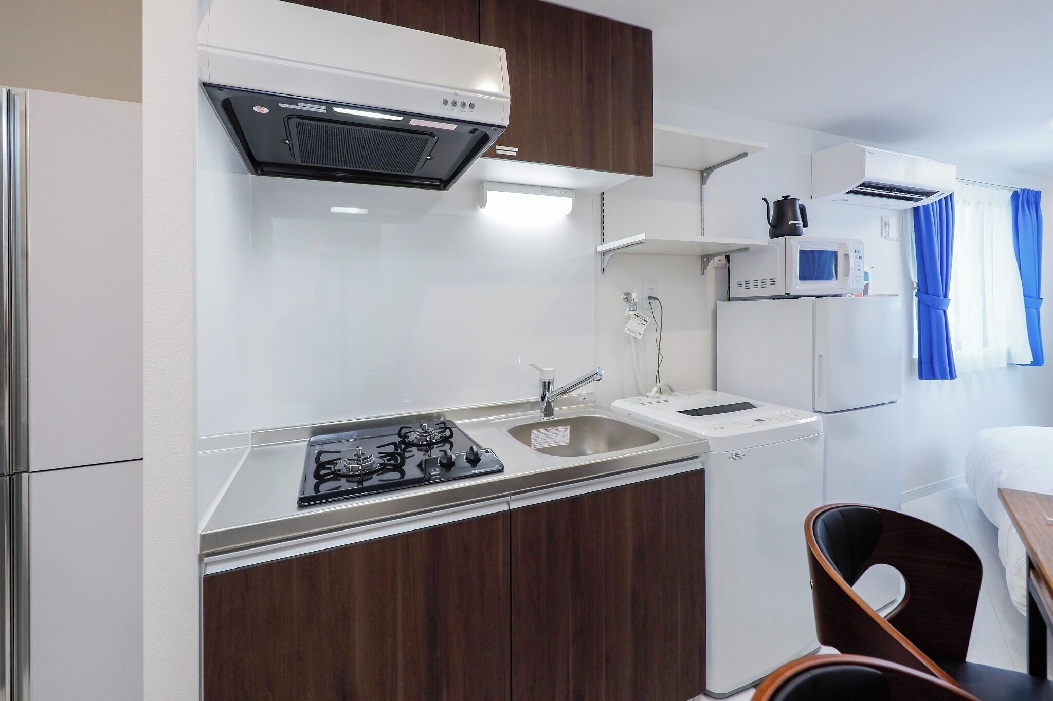 Fridge, microwave, stovetop, cookware/dishes/utensils