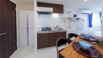 Fridge, microwave, stovetop, cookware/dishes/utensils