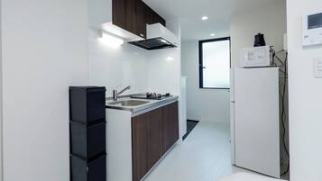 Fridge, microwave, stovetop, cookware/dishes/utensils