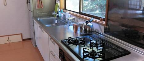 雪櫃、微波爐、爐具、廚房用具/餐具/器皿