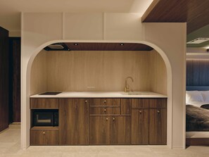 Deluxe Studio Suite | Private kitchen