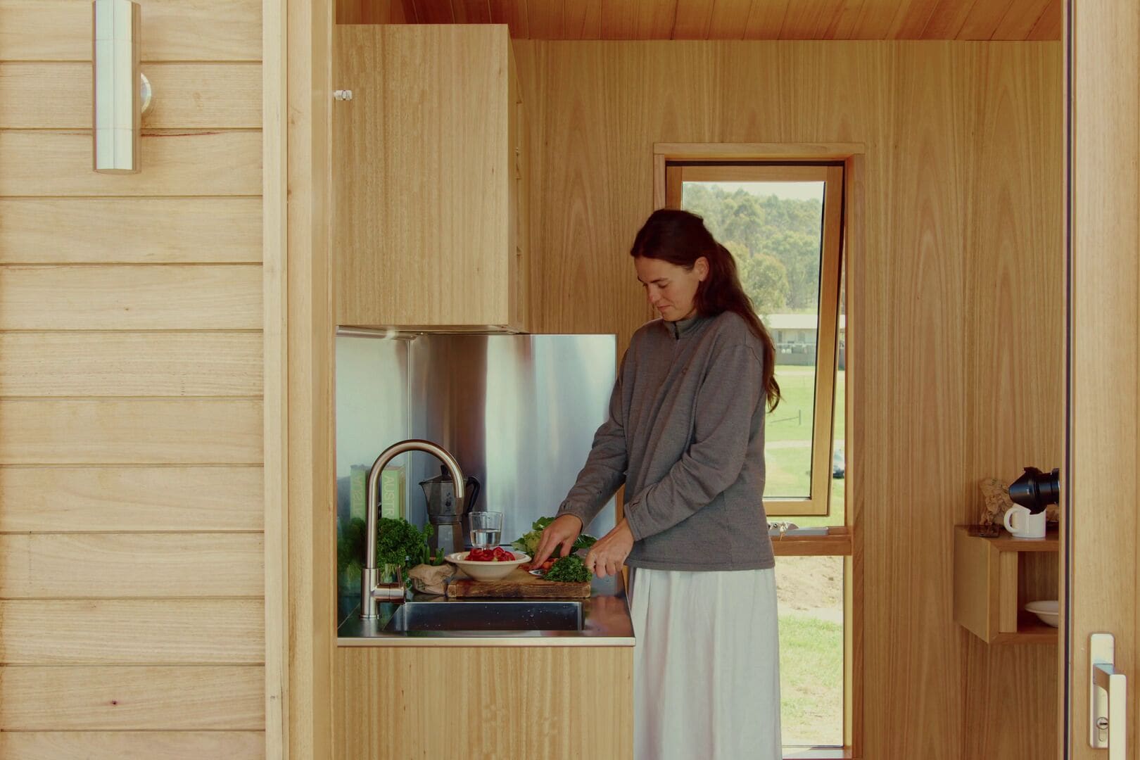 Fridge, stovetop, coffee/tea maker, electric kettle