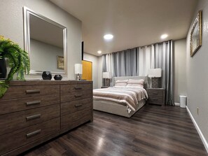 3 habitaciones, tabla de planchar con plancha, wifi y ropa de cama