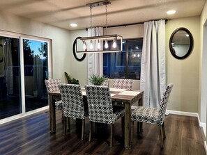 Dining - Reynolds Road Retreat (Fall River Mills)