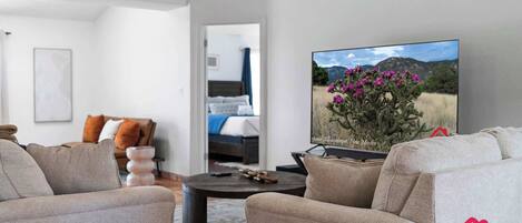 3 Schlafzimmer, Schreibtisch, Bügeleisen/Bügelbrett, WLAN