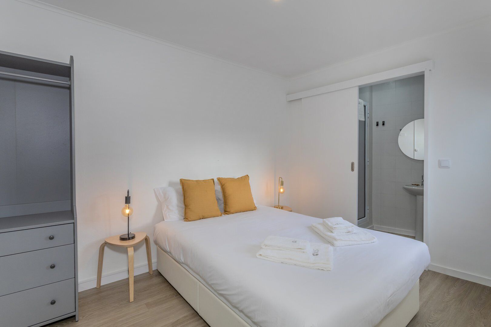 2 bedrooms, iron/ironing board, Internet, bed sheets