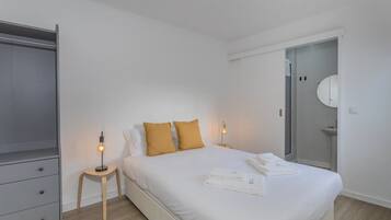 2 bedrooms, iron/ironing board, Internet, bed sheets