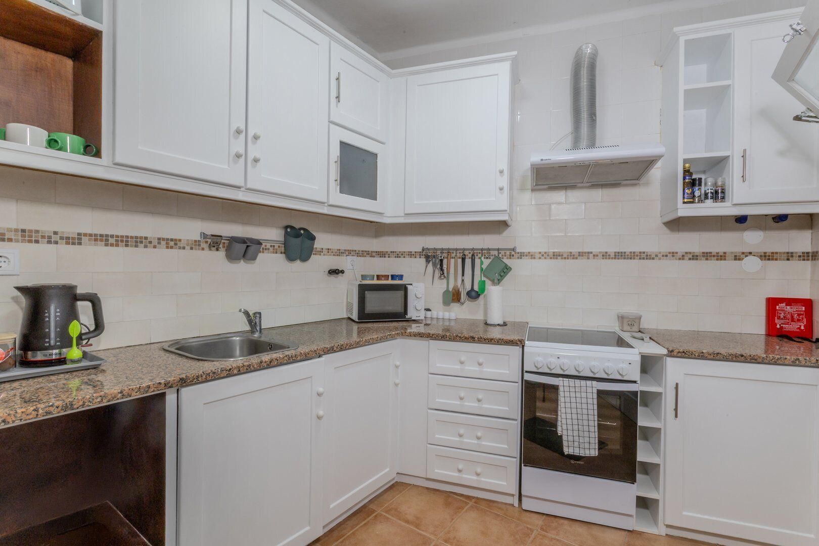 Fridge, microwave, oven, coffee/tea maker