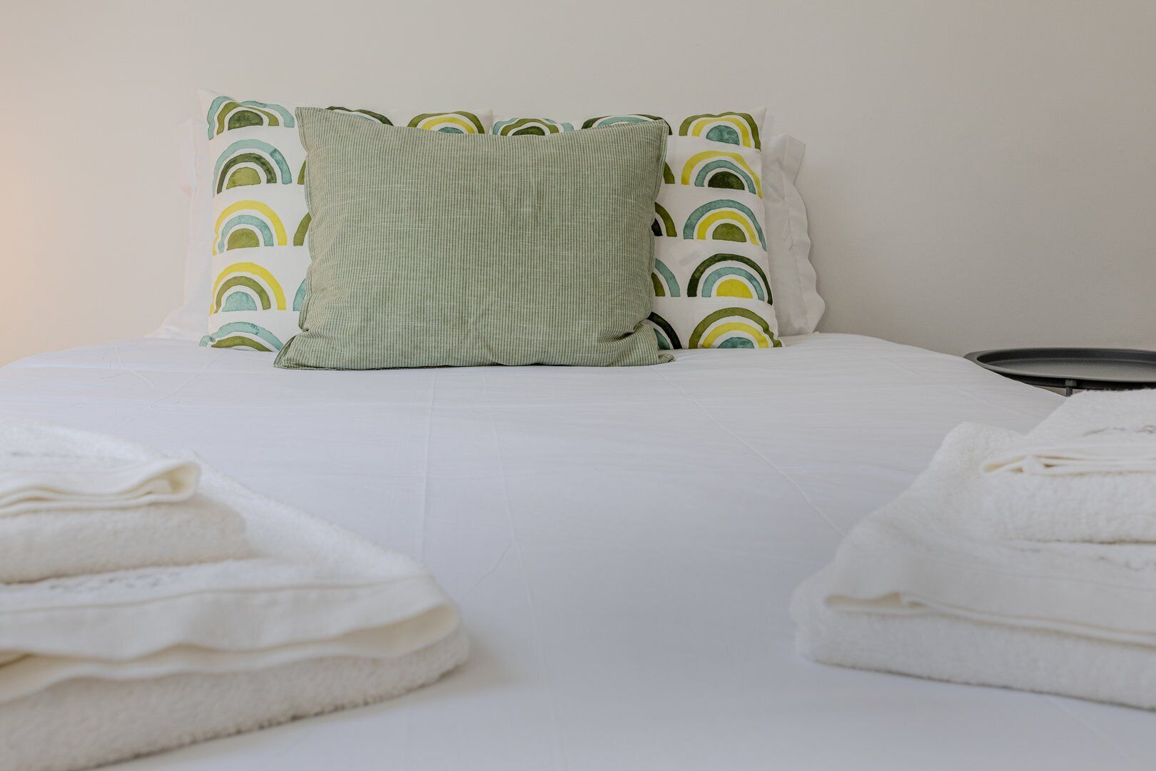 2 bedrooms, iron/ironing board, internet, bed sheets