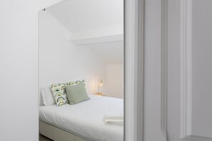 2 chambres, fer et planche à repasser, accès à Internet, literie fournie