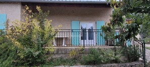 Exterior - Quiet, detached house close to shops and hiking trails. (Forcalquier)