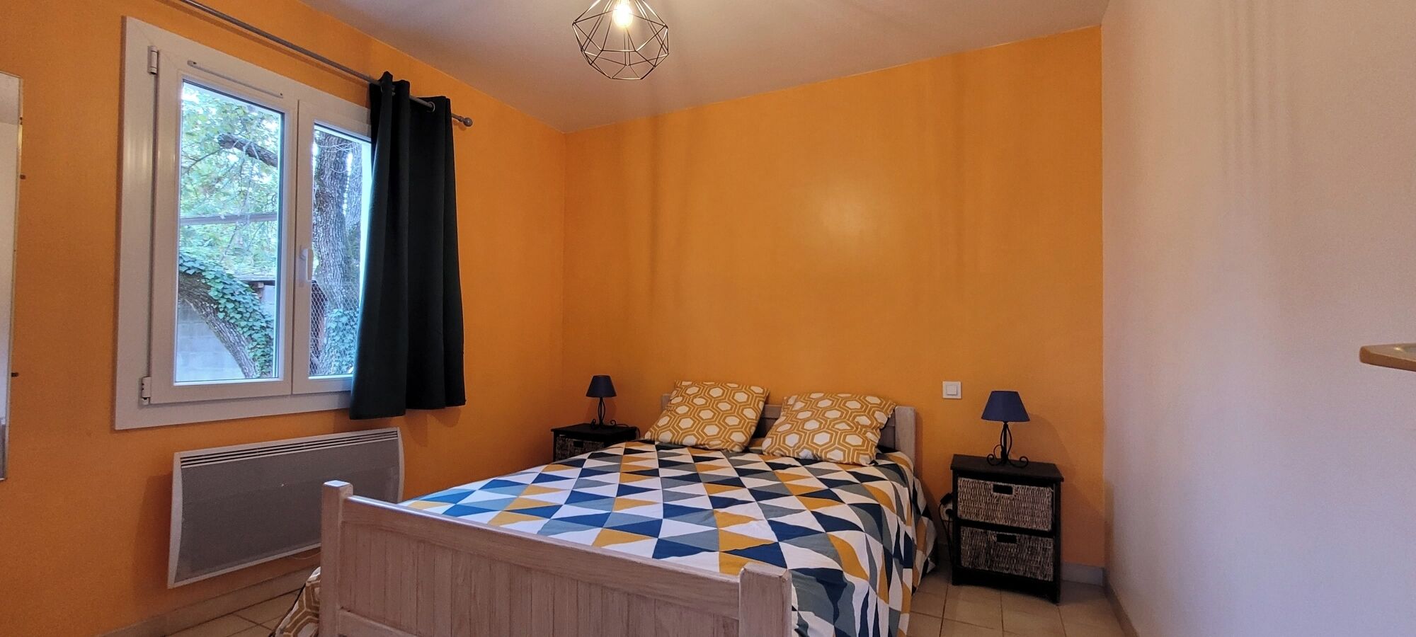 2 chambres, fer et planche à repasser, draps fournis