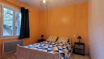 2 chambres, fer et planche à repasser, draps fournis