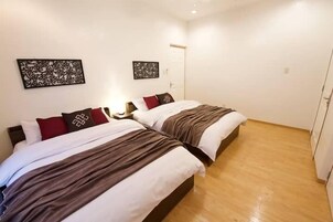 Apartment | Blackout drapes, iron/ironing board, free WiFi