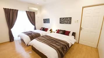 Apartment | Blackout drapes, iron/ironing board, free WiFi