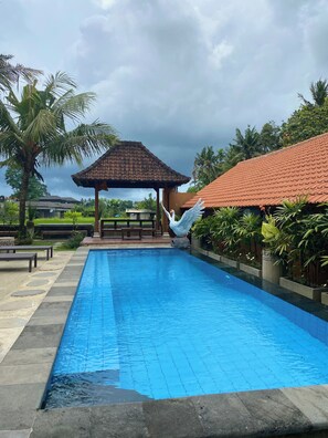 Kolam renang outdoor