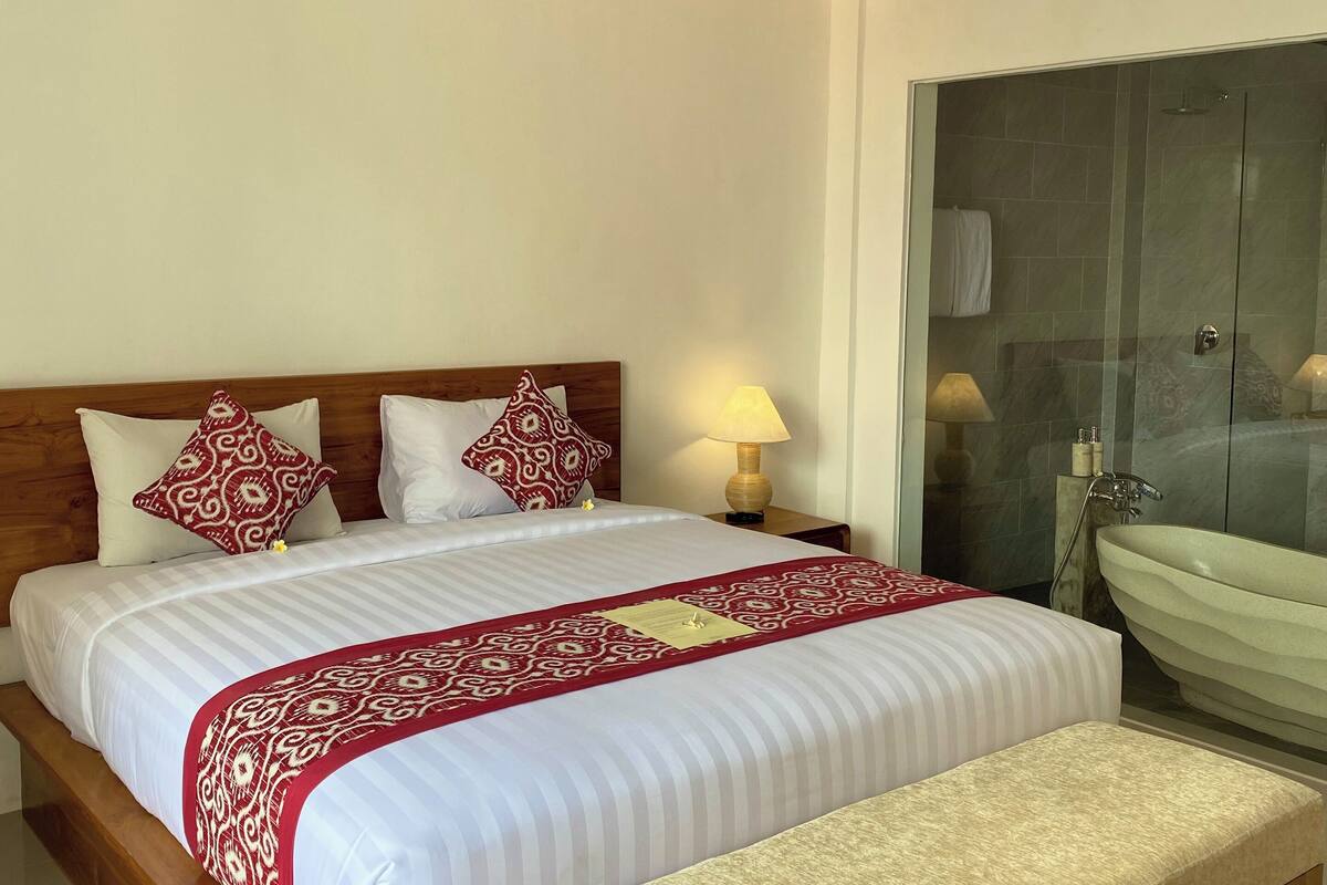 Deluxe Double Room | In-room safe, blackout drapes, WiFi (free)