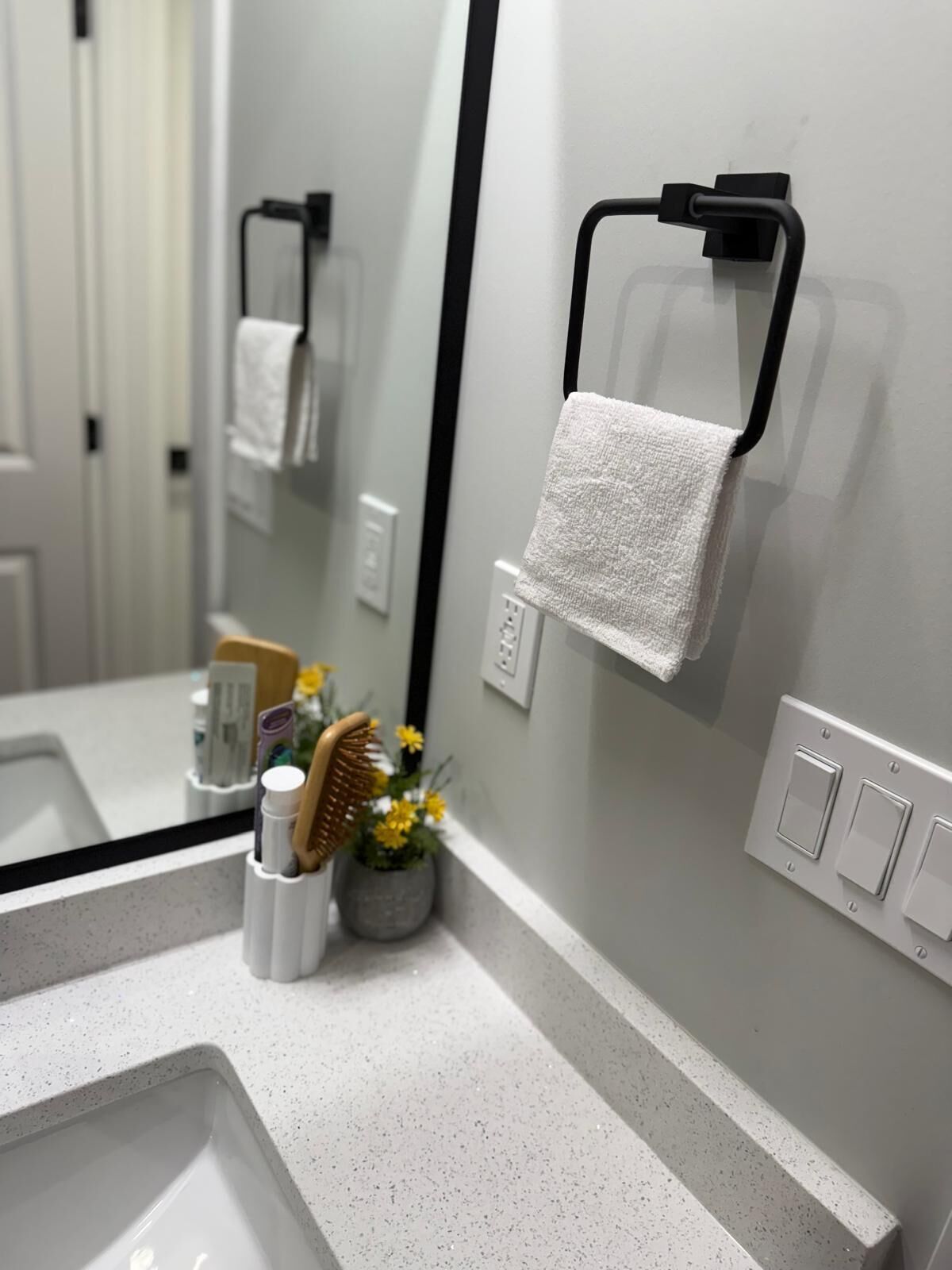 Hårføner, bidé, håndklær og såpe