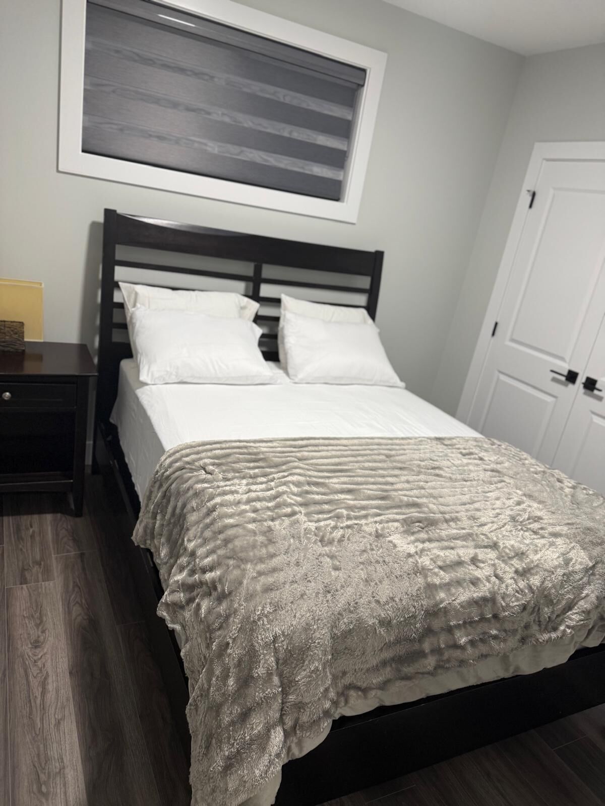 2 bedrooms, iron/ironing board, internet, bed sheets