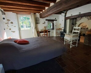 1 غرفة نوم وخدمة الإنترنت وملاءات أسرّة