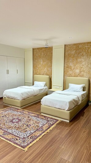 3 habitaciones, tabla de planchar con plancha, wifi y ropa de cama 