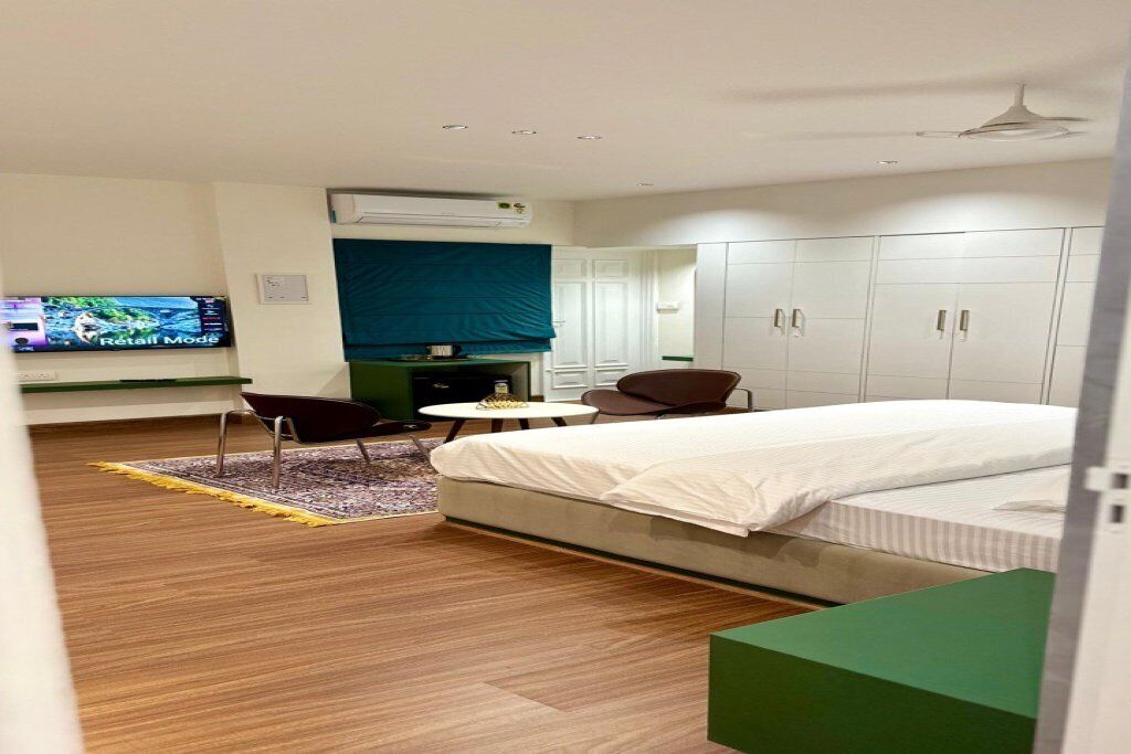 3 habitaciones, tabla de planchar con plancha, wifi y ropa de cama 