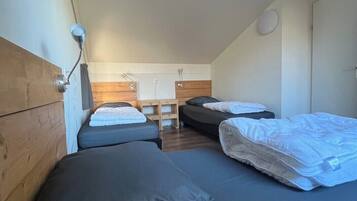 3 bedrooms, free WiFi, bed sheets