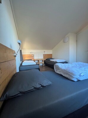 3 bedrooms, free WiFi, bed sheets