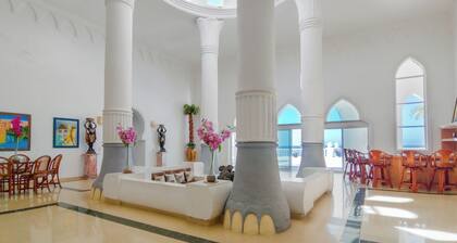 Penthouse with pool and ocean view just a few steps from the beach