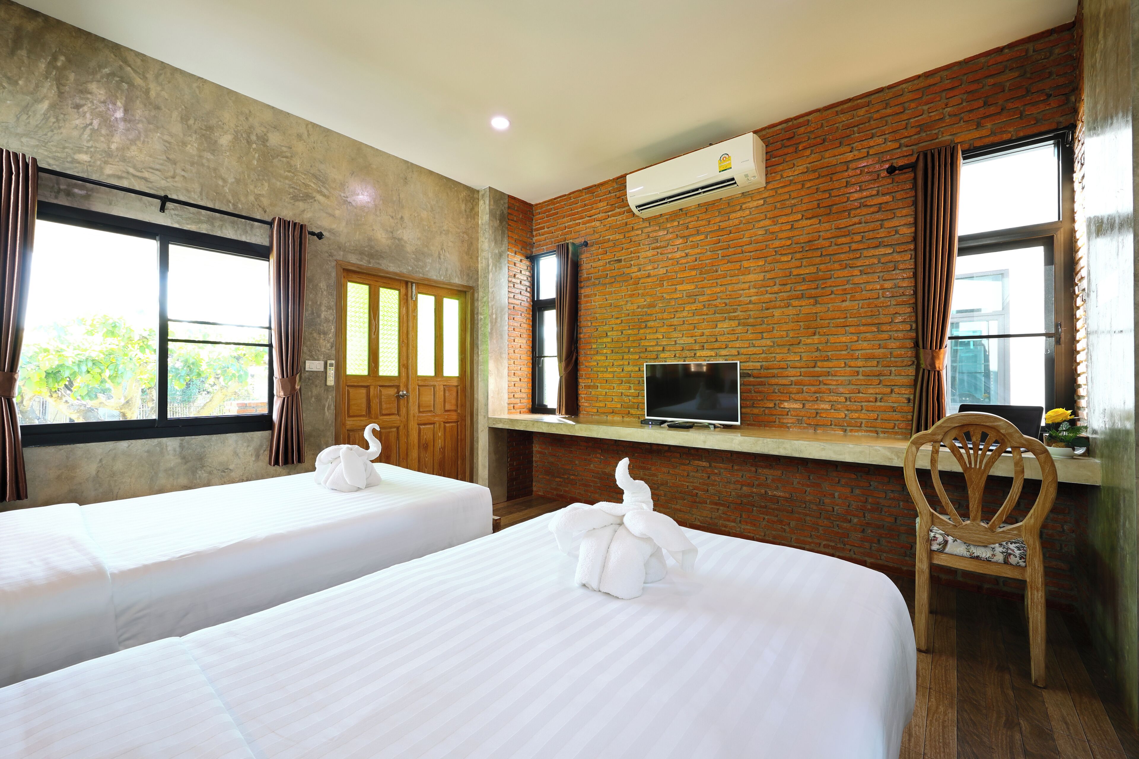 Habitación Deluxe con 1 cama matrimonial o 2 individuales | Caja de seguridad en la habitación y escritorio 