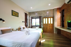 Habitación Deluxe con 1 cama matrimonial o 2 individuales | Caja de seguridad en la habitación y escritorio 