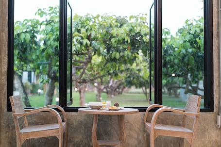 Daily cooked-to-order breakfast (THB 200 per person)