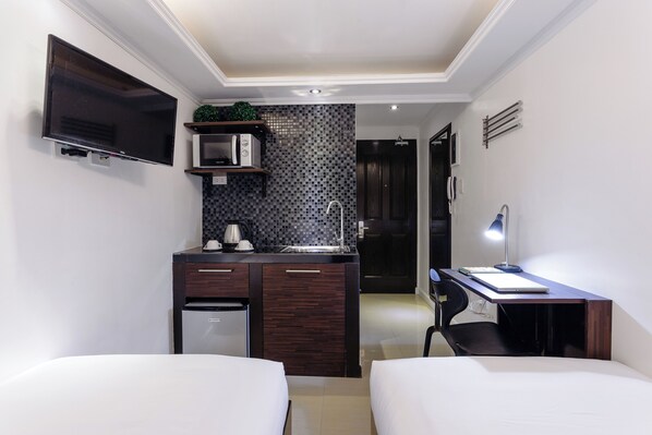 Habitación Deluxe con 2 camas individuales | Escritorio, espacio para trabajar con laptop y wifi gratis