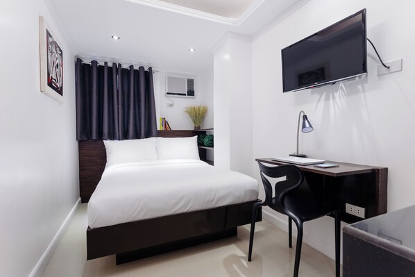 Superior Double Room | Desk, laptop workspace, soundproofing, free WiFi - Nest Nano Suites Poblacion-Makati (Makati)