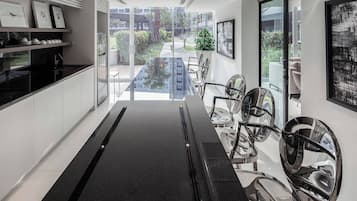 Studio, akses difabel, Boleh Merokok | Interior