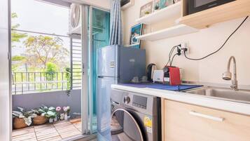 Studio, Multiple Bedrooms, Accessible, Smoking | Laundry