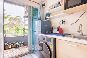 Studio, Multiple Bedrooms, Accessible, Smoking | Laundry