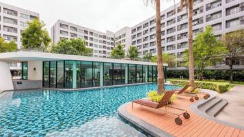 Estúdio, vários quartos, acessível, para fumantes | Piscina | Piscina externa