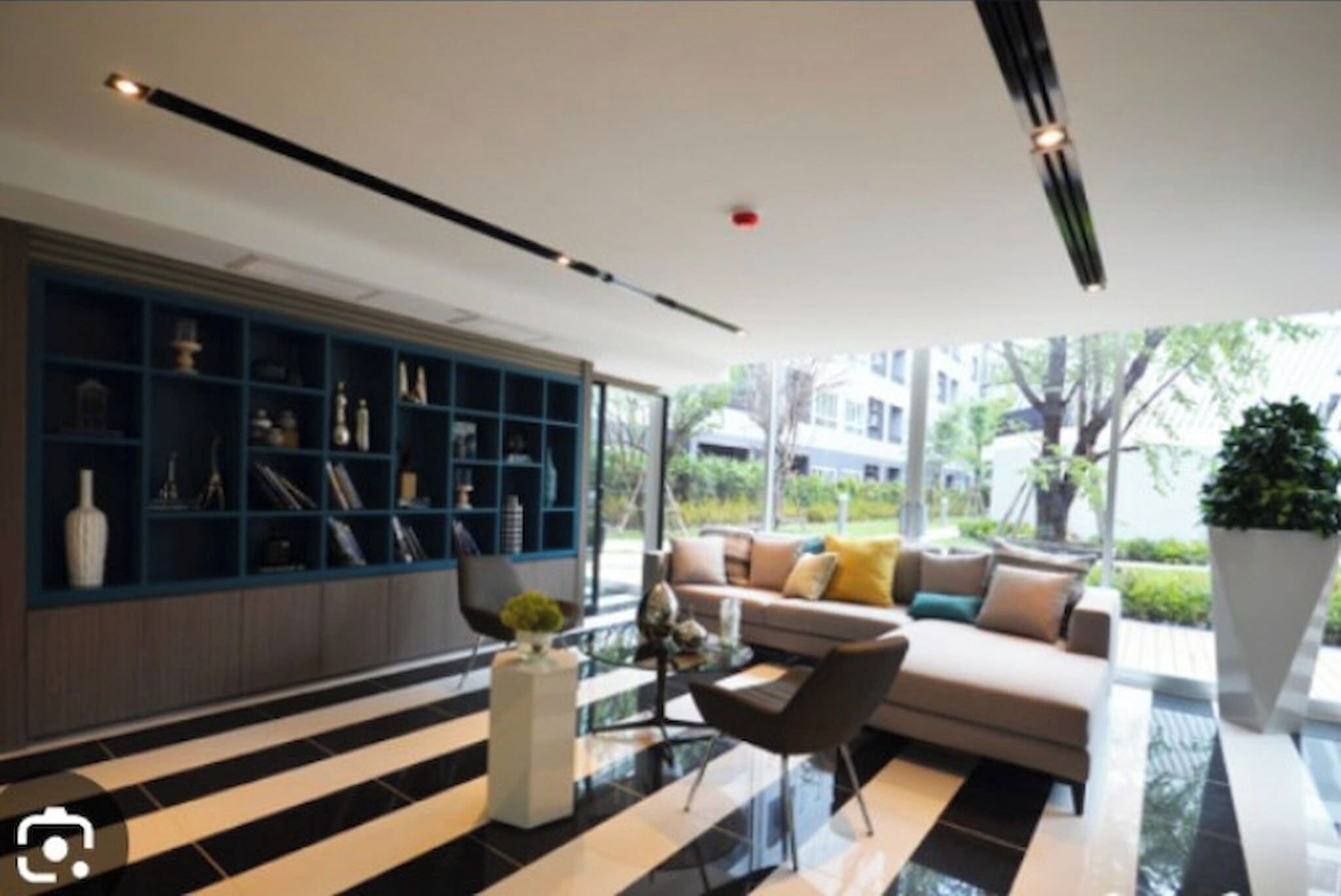 Estúdio, vários quartos, acessível, vista para a piscina | Sala de estar