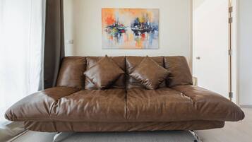 Apartment, 2 Bedrooms, Accessible, Smoking | Living area