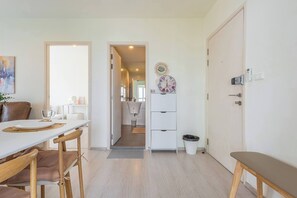 Apartment, 2 Bedrooms, Accessible, Smoking | Dining