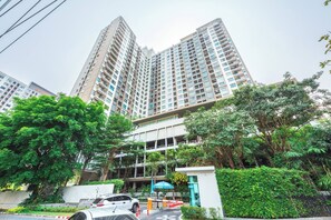Apartment, 2 Bedrooms, Accessible, Smoking | Exterior