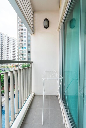 Apartment, 2 Bedrooms, Accessible, Smoking | Property grounds