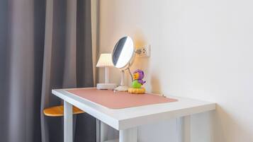 Apartment, 2 Bedrooms, Accessible, Smoking | 2 bedrooms