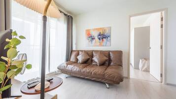 Apartment, 2 Bedrooms, Accessible, Smoking | Living area