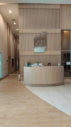 Apartment, 2 Bedrooms, Accessible, Smoking | Lobby