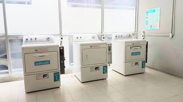 Apartment, 2 Bedrooms, Accessible, Smoking | Interior