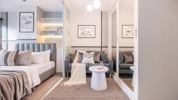 Condo, 1 Bedroom, Smoking, Pool View | Living room